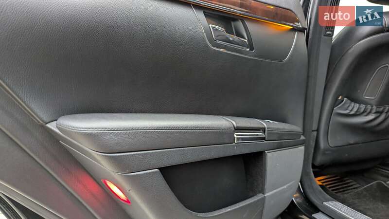 Седан Mercedes-Benz S-Class 2009 в Стрию
