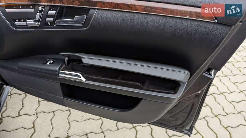 Седан Mercedes-Benz S-Class 2009 в Стрию