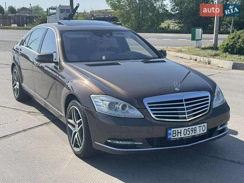Седан Mercedes-Benz S-Class 2012 в 