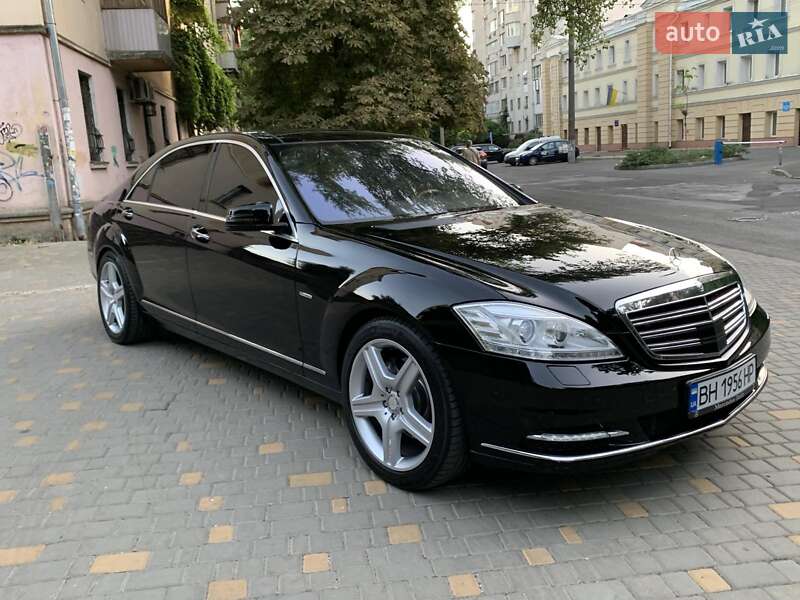 Mercedes-Benz S-Class 2010