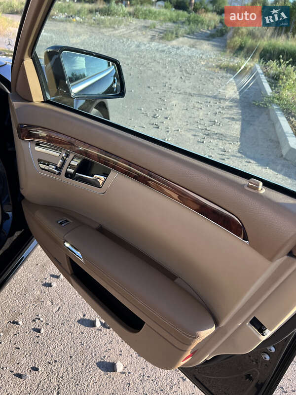Седан Mercedes-Benz S-Class 2006 в Дніпрі