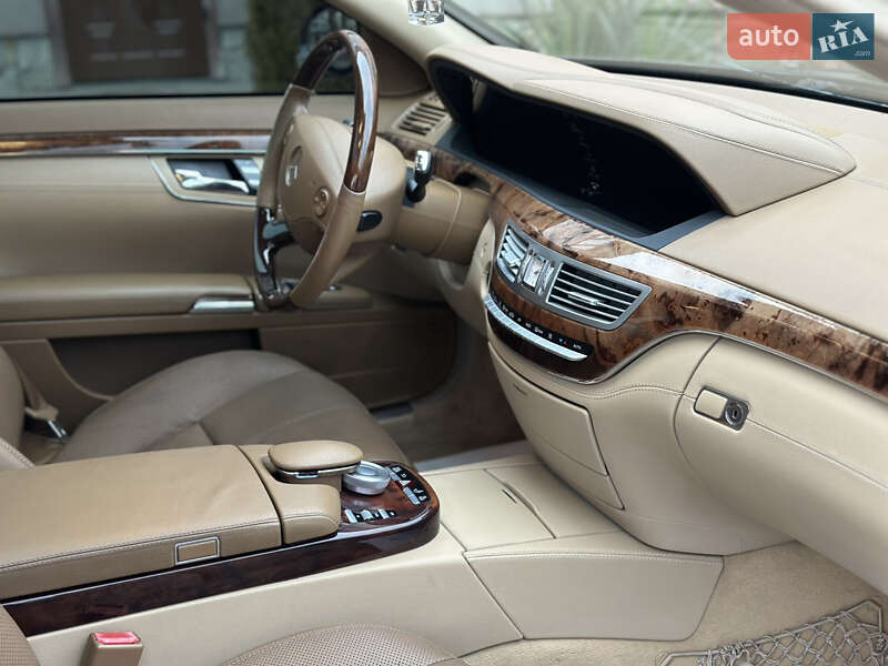 Седан Mercedes-Benz S-Class 2006 в Львове