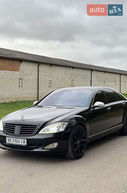 Седан Mercedes-Benz S-Class 2006 в Ровно