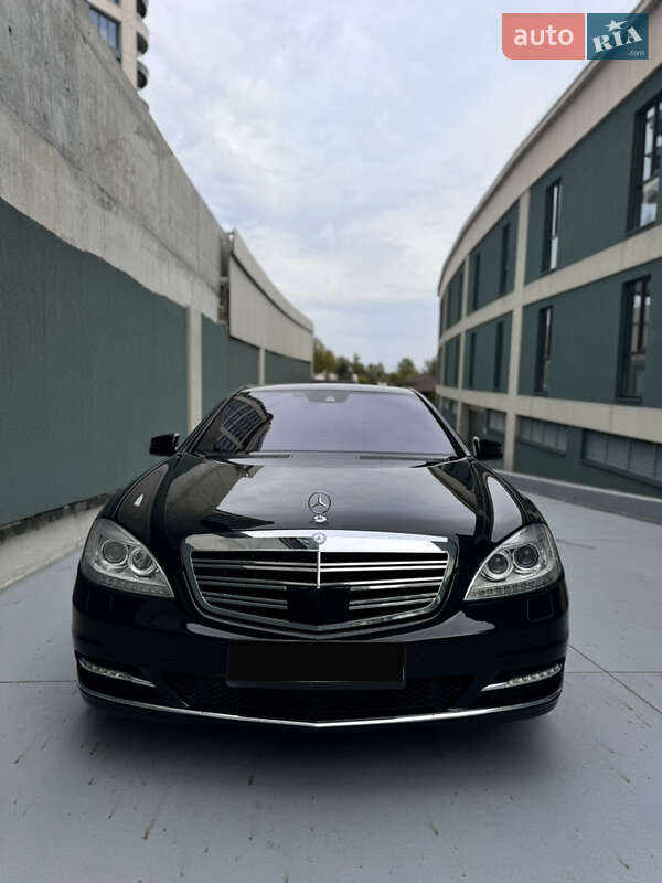 Седан Mercedes-Benz S-Class 2010 в Дніпрі