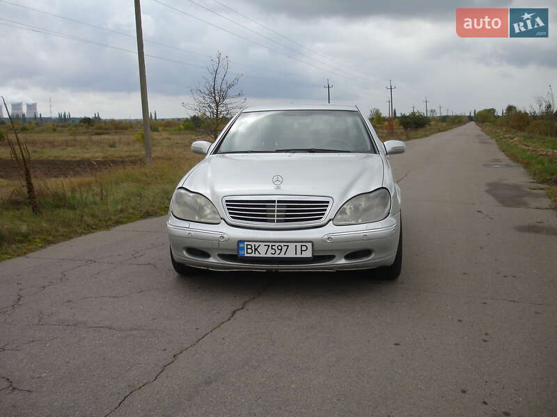 Седан Mercedes-Benz S-Class 2000 в Вараші