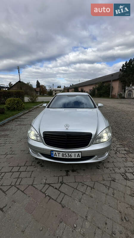 Седан Mercedes-Benz S-Class 2006 в Косове