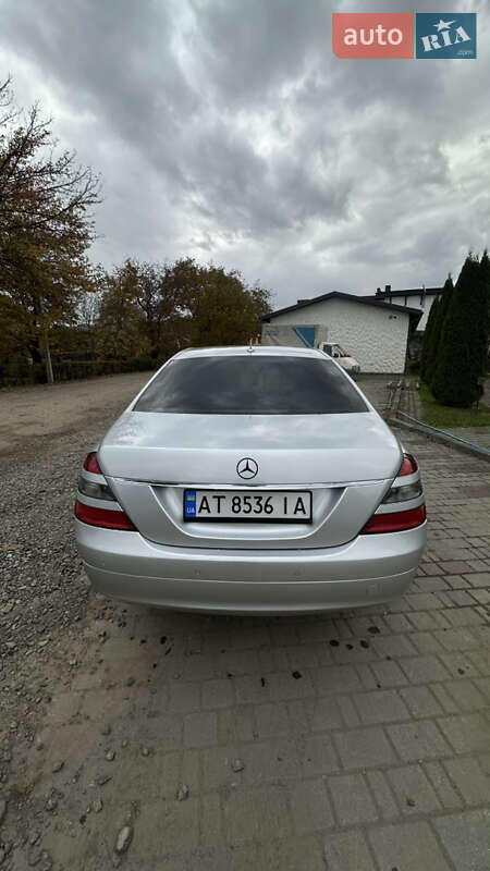 Седан Mercedes-Benz S-Class 2006 в Косове