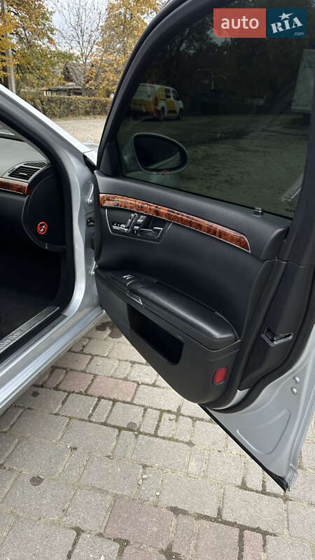 Седан Mercedes-Benz S-Class 2006 в Косове