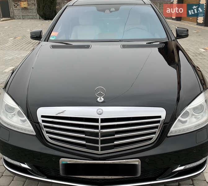 Седан Mercedes-Benz S-Class 2013 в Косові