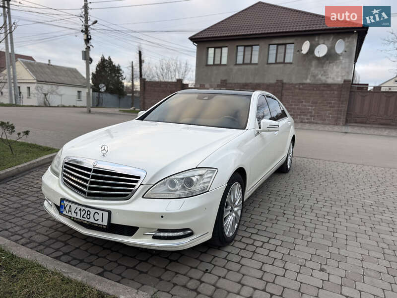 Седан Mercedes-Benz S-Class 2010 в Павлограді