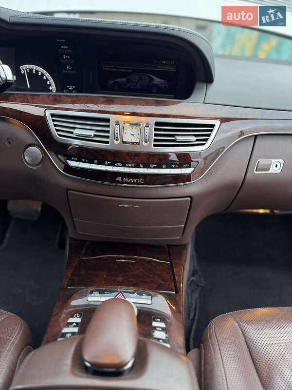 Седан Mercedes-Benz S-Class 2010 в Павлограді