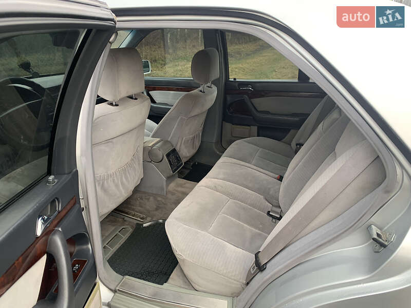 Седан Mercedes-Benz S-Class 1996 в Кореці