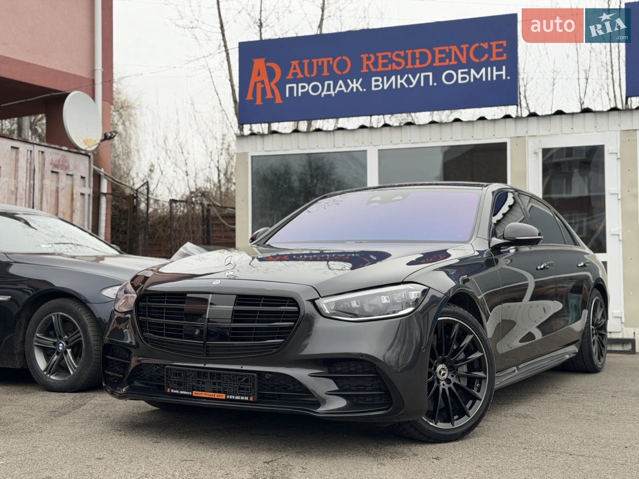 - EQ-Boost
- 4matic 
- Пневмопідвіска
- Шкіряний салон 
- Масаж сидінь
- 360 камери
- Парктронік 360
- Автопарковка
- Вентиляція та підігрів сидінь
- Підігрів керма
- Панорама 
- Чорна стеля
- Повний асістанс
- Дістронік
- Преміальна аудіосистема Burmester 
- CarPlay&AndroidAuto 
- Клімат з якістю повітря
- Дотяжки дверей
- Доступ без ключа
- Шторки
- Адаптивні Led фари з авто дальнім 
- Бездротова зарядка
- Багатокольорова контурна підсвітка
Та багато іншого функціоналу