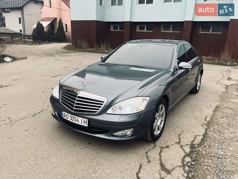 Седан Mercedes-Benz S-Class 2008 в Рахові