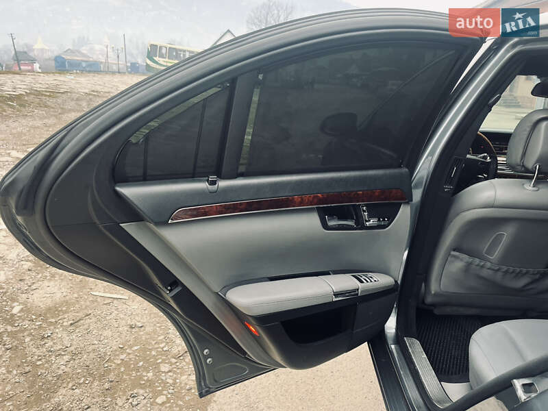 Седан Mercedes-Benz S-Class 2008 в Рахові