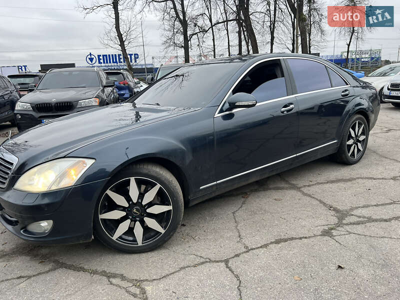 Mercedes-Benz S-Class 2005