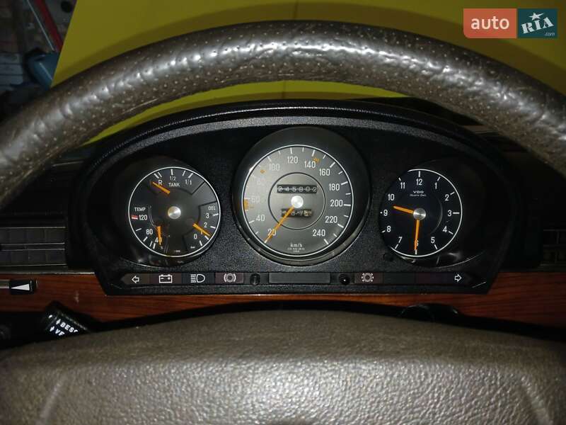 Mercedes-Benz S-Class 1977 Mercedes-Benz S-Class 1977