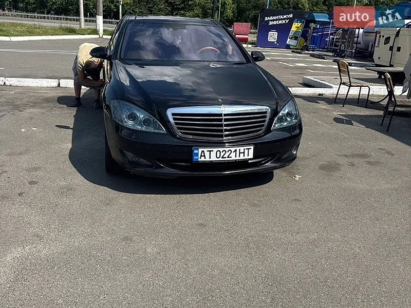 Mercedes-Benz S-Class