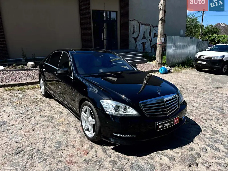 Mercedes-Benz S-Class 2012