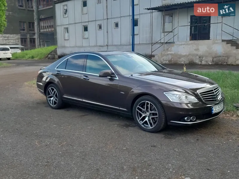 Mercedes-Benz S-Class