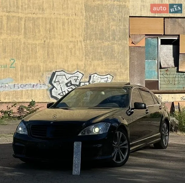 Mercedes-Benz S-Class