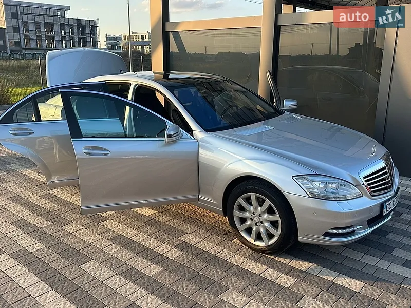 Mercedes-Benz S-Class 2012