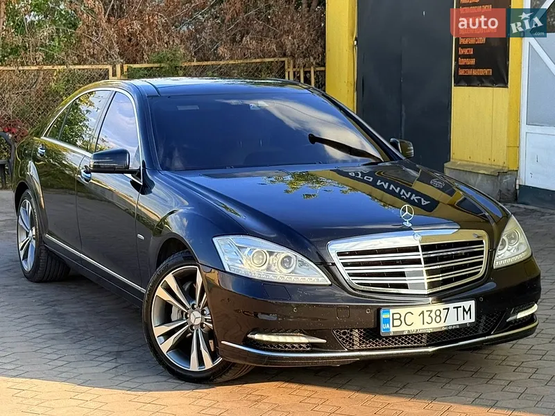 Mercedes-Benz S-Class 2011