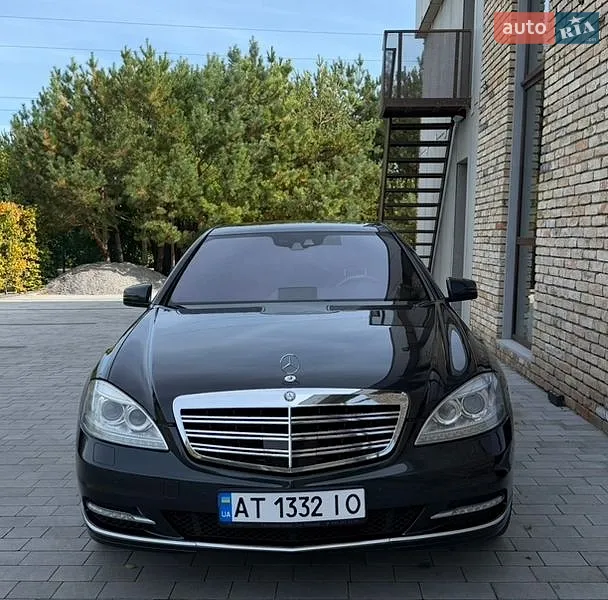 Mercedes-Benz S-Class 2011