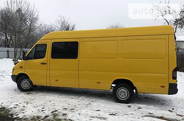 Желтый спринтер. Мерседес Спринтер желтый. Желтый Sprinter 2004. Модель машины Мерседес Спринтер желтый. Мерседес Спринтер груз пасс.