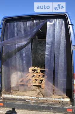 Вантажний фургон Mercedes-Benz Sprinter 2000 в 