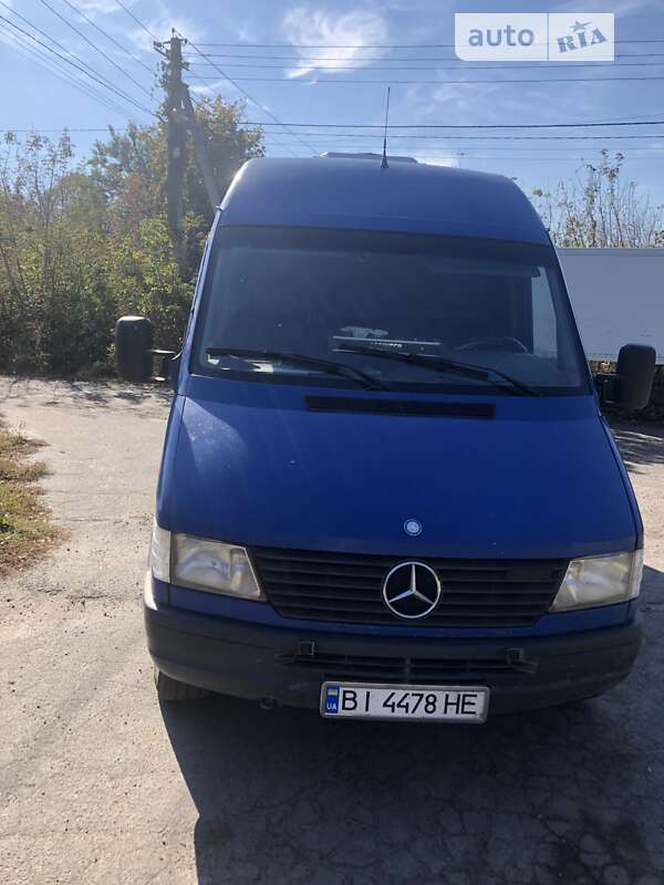 Вантажний фургон Mercedes-Benz Sprinter 2000 в 