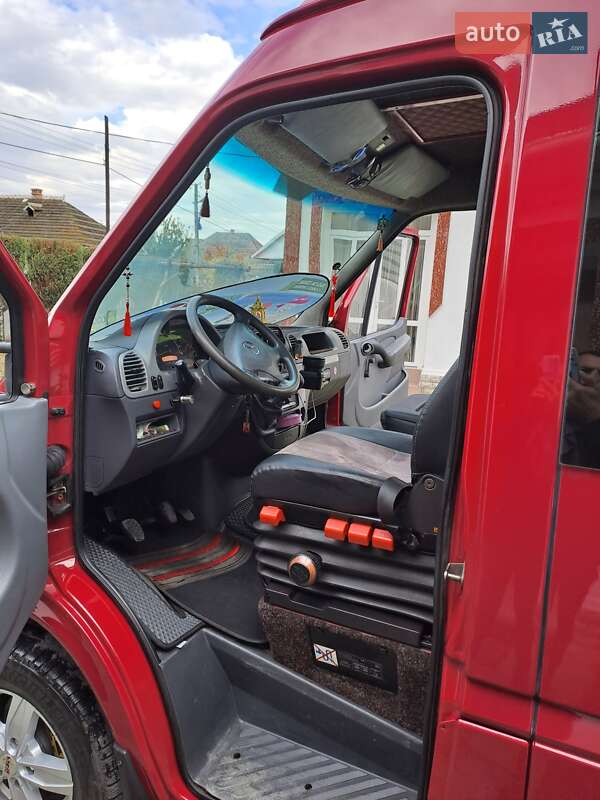 Микроавтобус Mercedes-Benz Sprinter 2002 в Новоселице