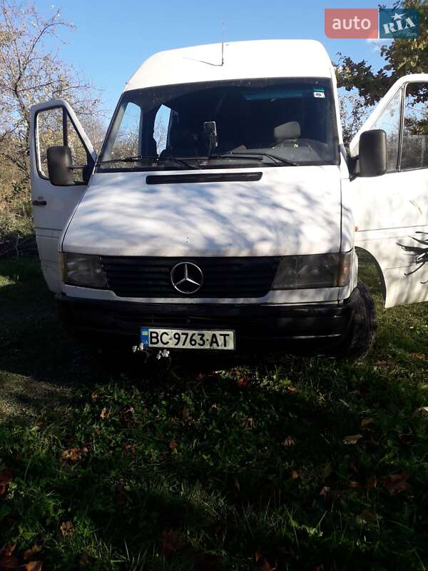 Микроавтобус Mercedes-Benz Sprinter 2000 в Черновцах