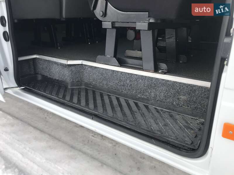 Вантажопасажирський фургон Mercedes-Benz Sprinter 2006 в Рівному