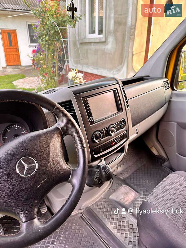 Мікроавтобус Mercedes-Benz Sprinter 2011 в Вижниці