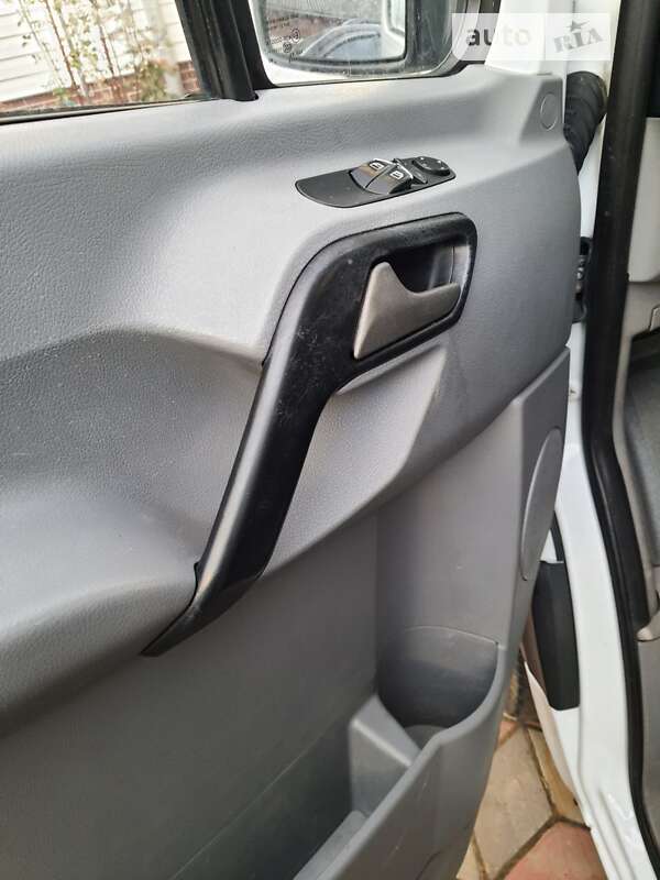 Вантажний фургон Mercedes-Benz Sprinter 2006 в Чернівцях фото 6 Вантажний фургон Mercedes-Benz Sprinter 2006 в Чернівцях