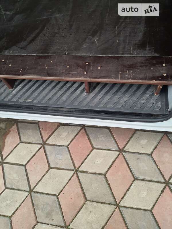 Вантажний фургон Mercedes-Benz Sprinter 2006 в Чернівцях фото 12 Вантажний фургон Mercedes-Benz Sprinter 2006 в Чернівцях