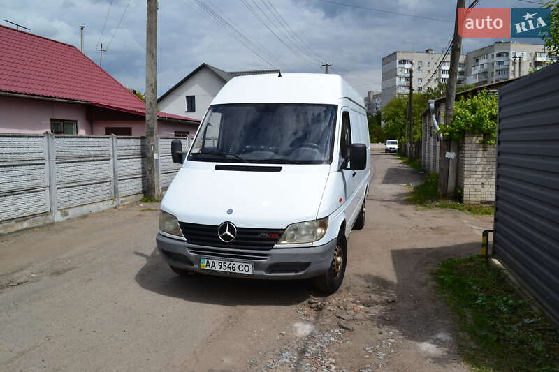 Вантажний фургон Mercedes-Benz Sprinter 2000 в Житомирі