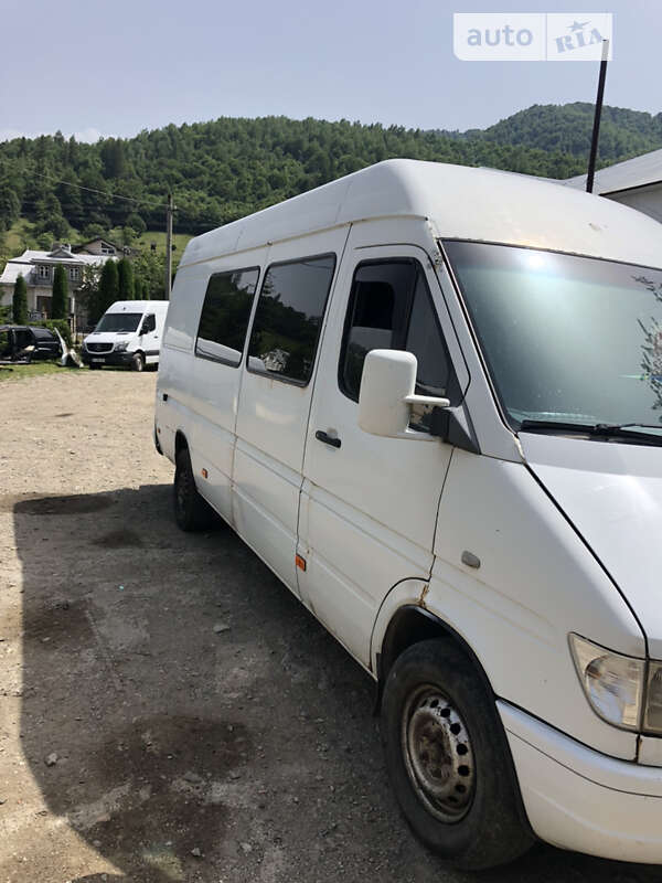 Вантажопасажирський фургон Mercedes-Benz Sprinter 1999 в Косові