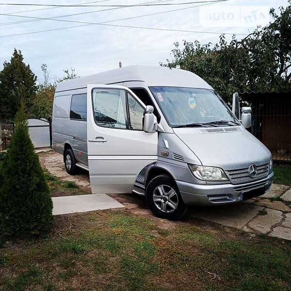 Грузопассажирский фургон Mercedes-Benz Sprinter 2004 в Черновцах