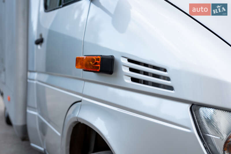Грузовой фургон Mercedes-Benz Sprinter 2002 в Ровно