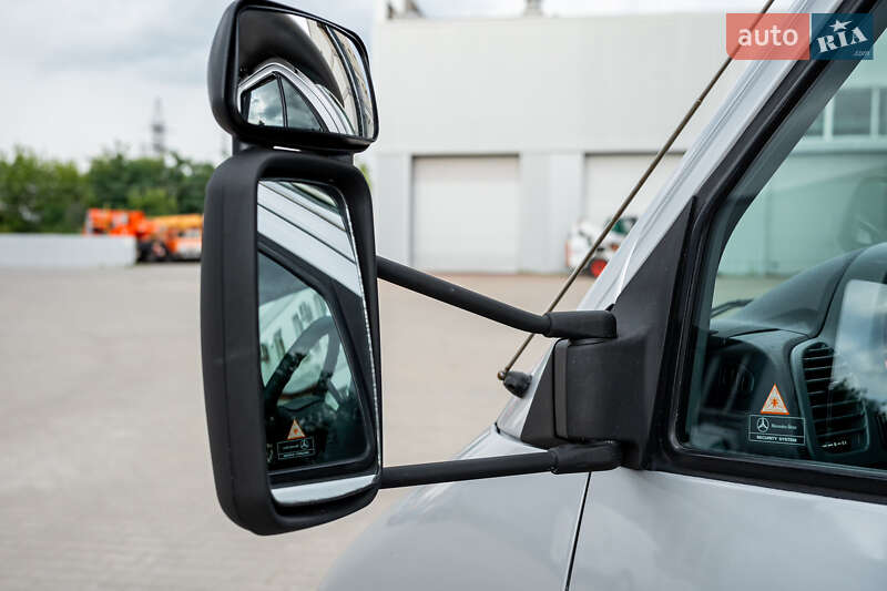 Грузовой фургон Mercedes-Benz Sprinter 2002 в Ровно