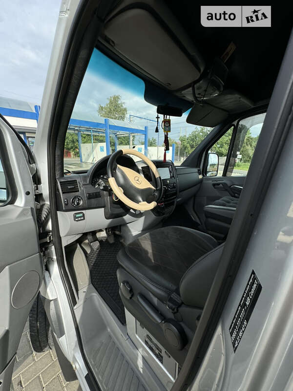 Вантажопасажирський фургон Mercedes-Benz Sprinter 2012 в Чернівцях
