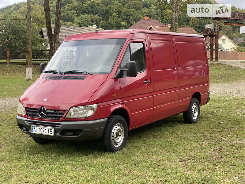 Грузовой фургон Mercedes-Benz Sprinter 2004 в Вижнице
