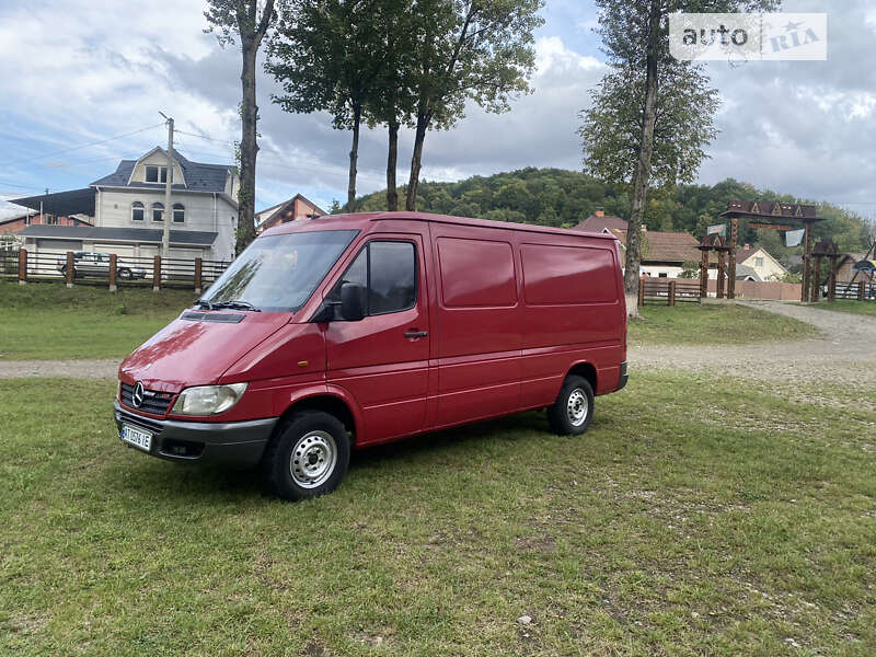 Грузовой фургон Mercedes-Benz Sprinter 2004 в Вижнице