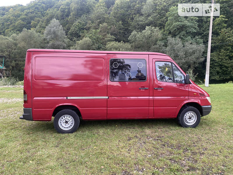 Грузовой фургон Mercedes-Benz Sprinter 2004 в Вижнице