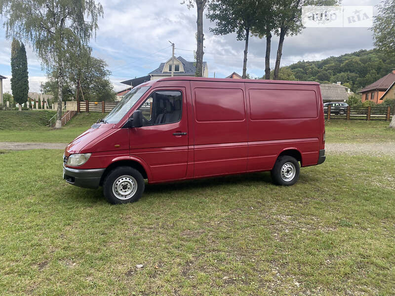 Грузовой фургон Mercedes-Benz Sprinter 2004 в Вижнице