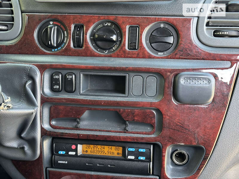 Вантажопасажирський фургон Mercedes-Benz Sprinter 2001 в Кіцмані