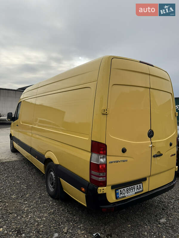 Вантажний фургон Mercedes-Benz Sprinter 2011 в Заріччі