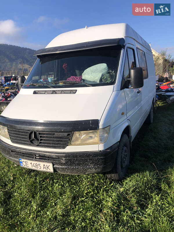 Вантажний фургон Mercedes-Benz Sprinter 1998 в Вижниці